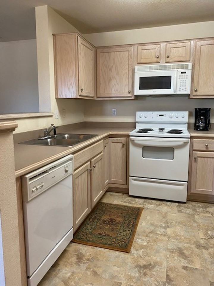 913 Westridge Dr #18 - Photo 4 of 9