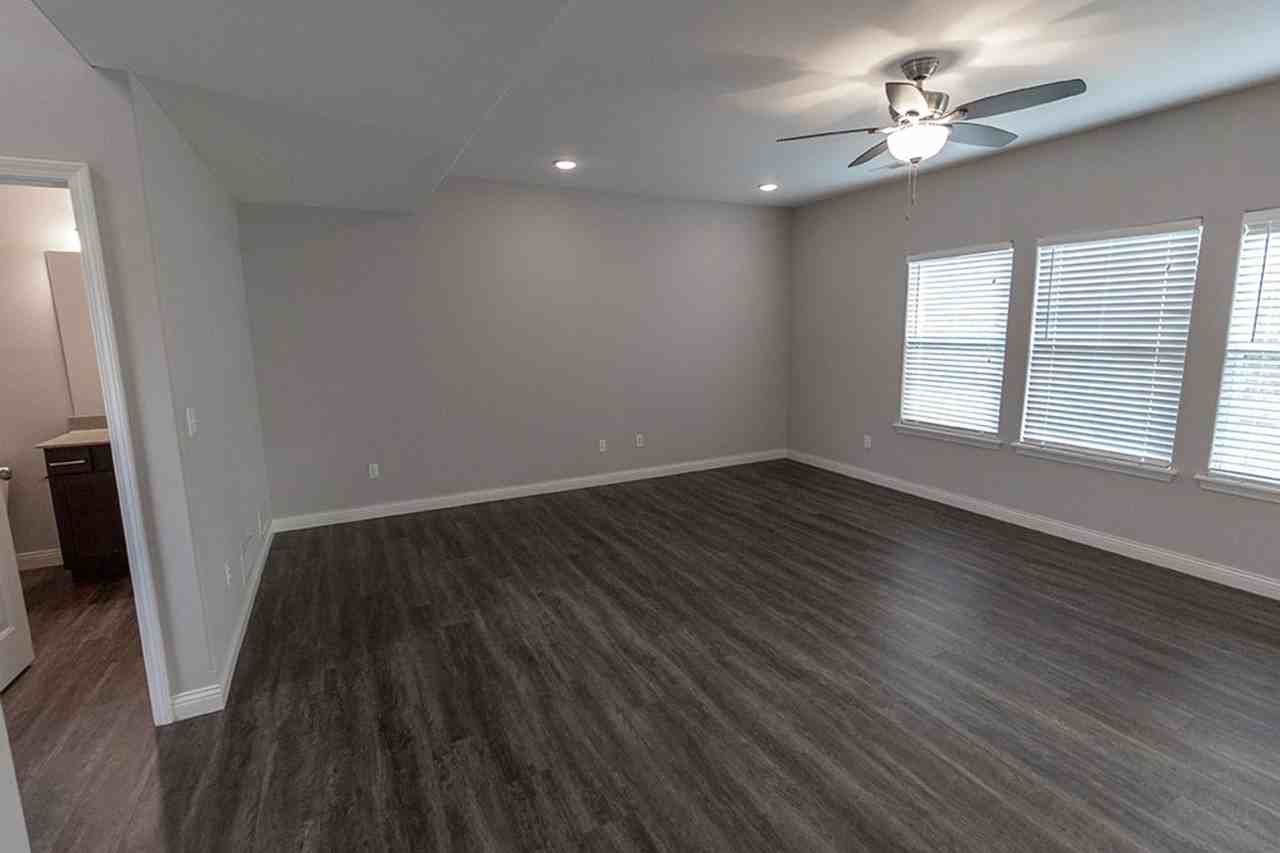 2808 Amberwood Ct - Photo 6 of 38