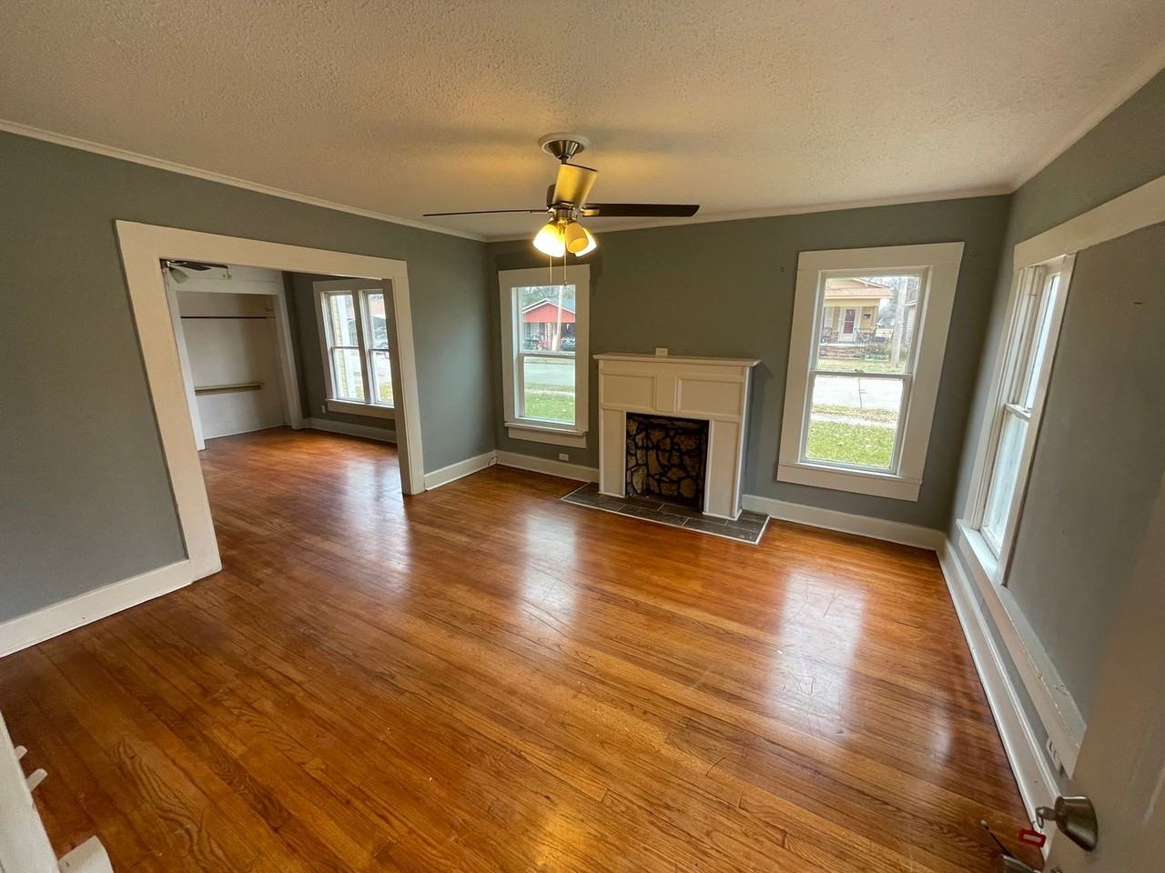 3849 Alexander Ave - Photo 2 of 12