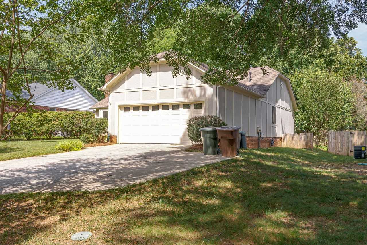 5124 Southwind Rd - Photo 3 of 34