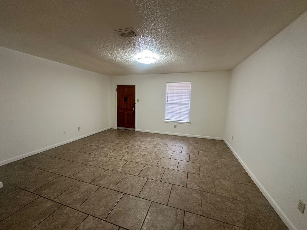 3001 Hodges St - Photo 2 of 6