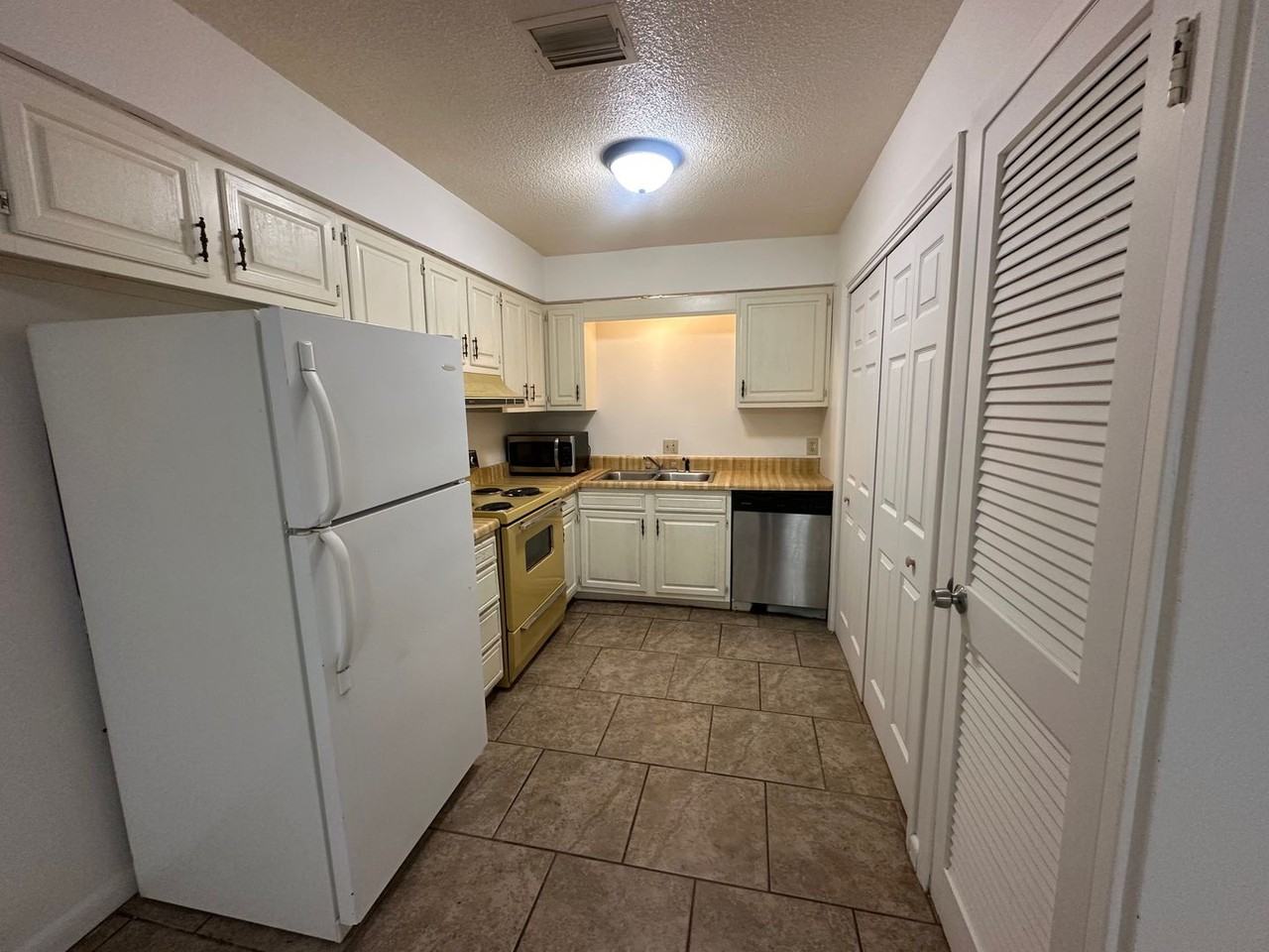 3001 Hodges St - Photo 3 of 6