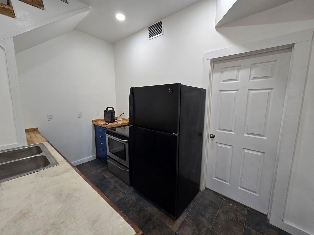 658 State Ave - Photo 4 of 17