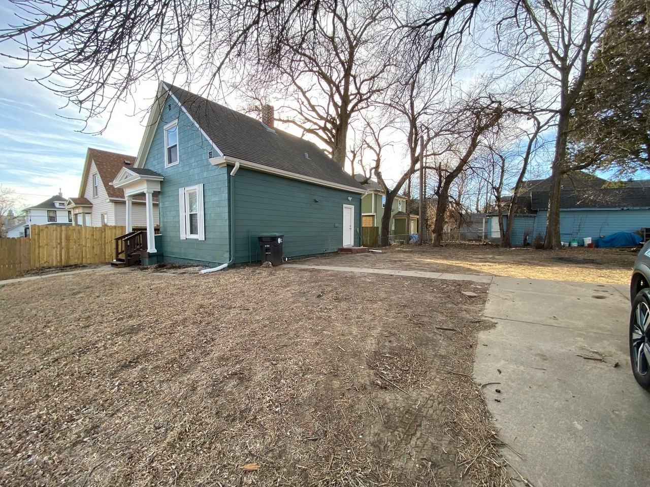 1406 N 33rd St - Photo 3 of 13