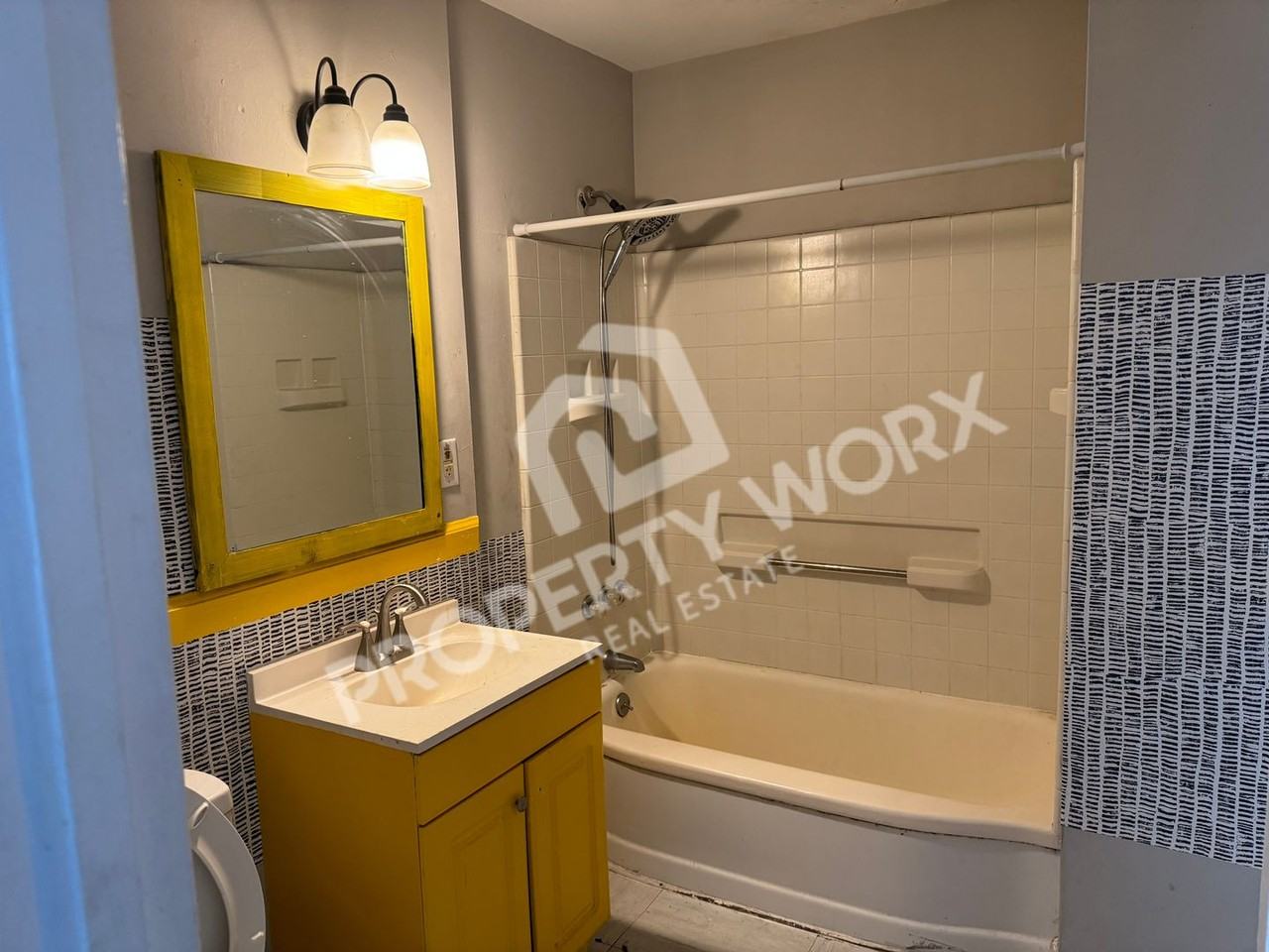 1416 Rosewood Ave - Photo 3 of 5