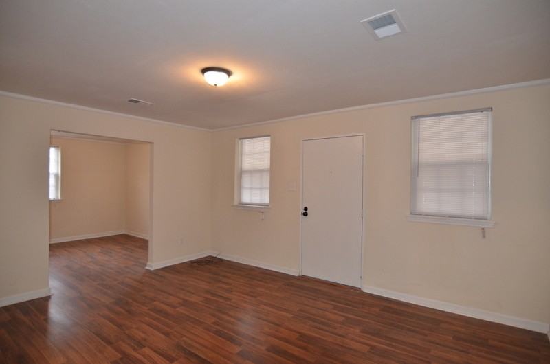 2111 Cadden Rd - Photo 4 of 21