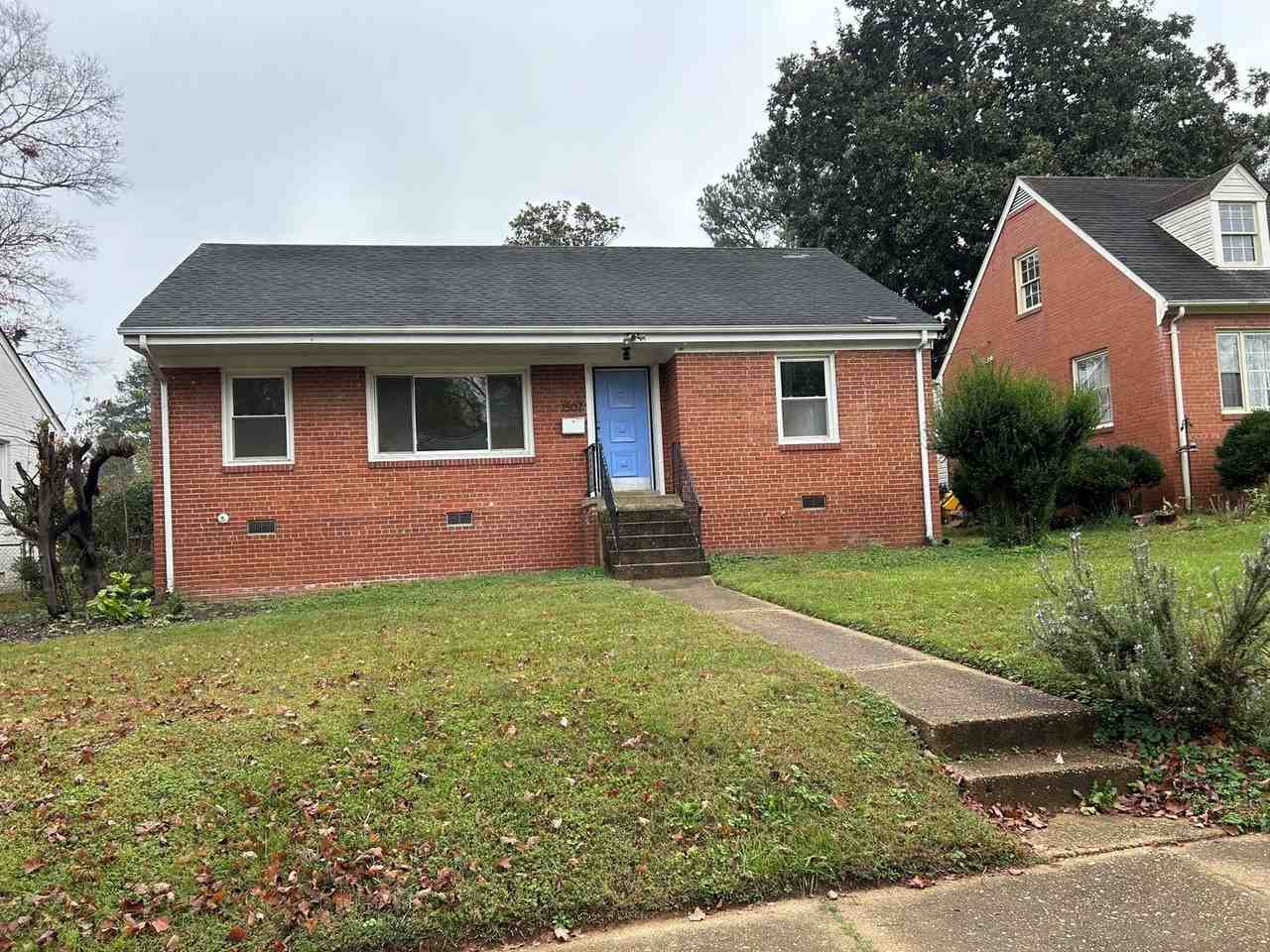 1507 W 45th St - Photo 2 of 25