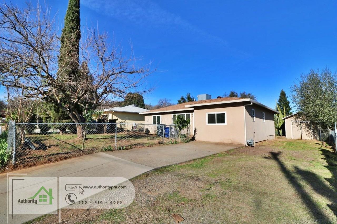 1810 Henry Ave - Photo 2 of 26