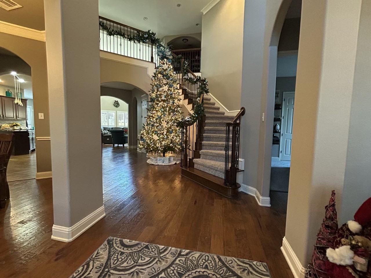 6512 Mitra Dr - Photo 4 of 27