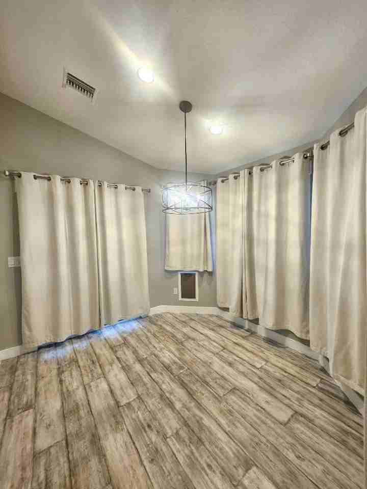 1635 W Havenwood Ave - Photo 4 of 9