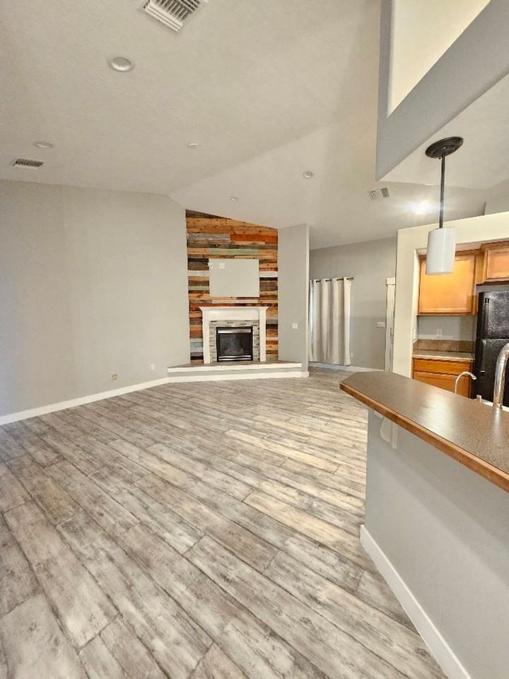 1635 W Havenwood Ave - Photo 6 of 9