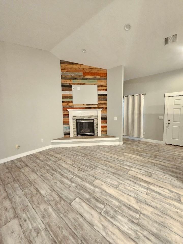 1635 W Havenwood Ave - Photo 7 of 9