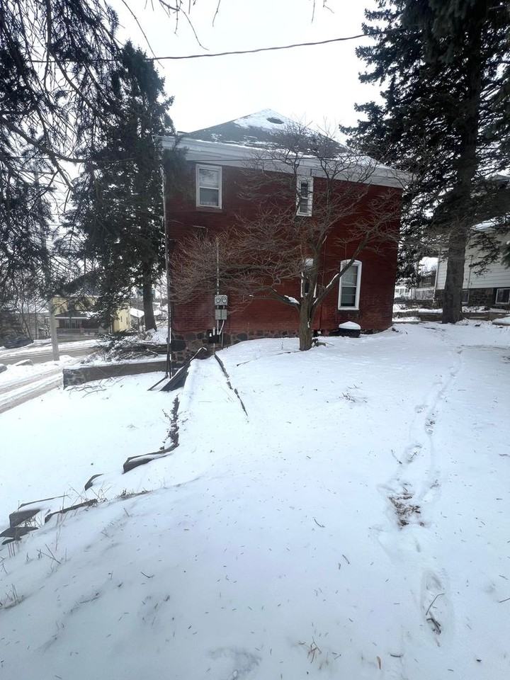 316 N 15th Ave E - Photo 2 of 19