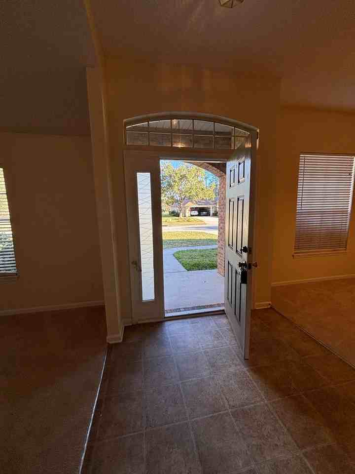 299 Johns Creek Pkwy - Photo 2 of 33