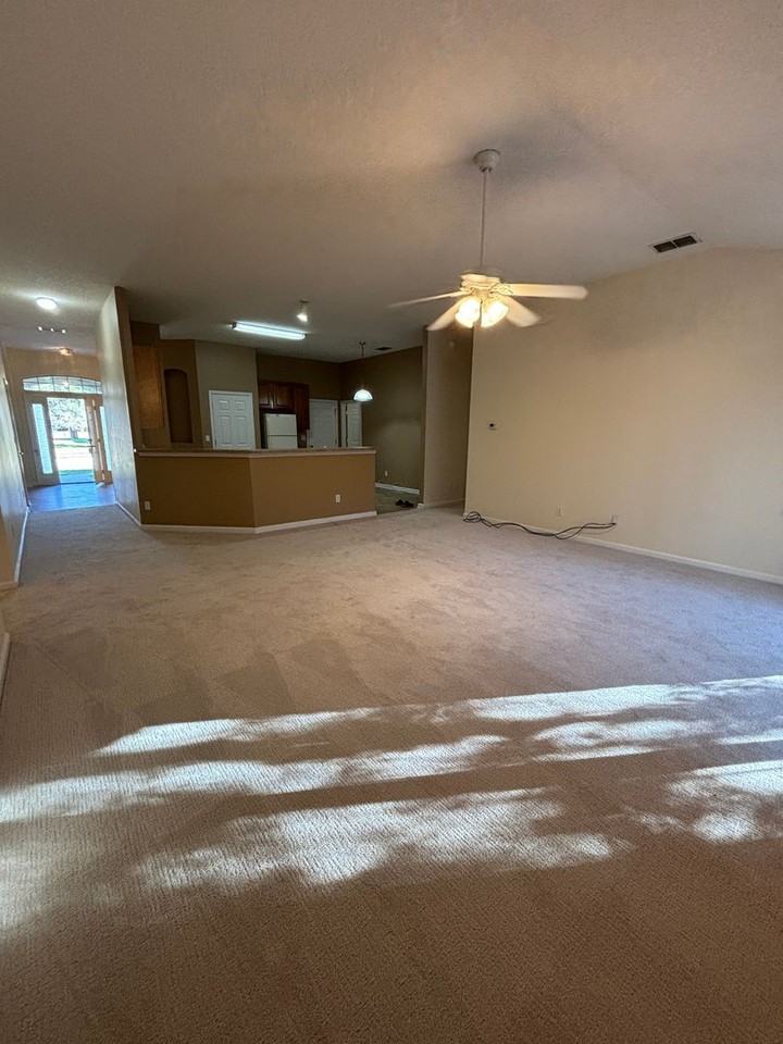 299 Johns Creek Pkwy - Photo 4 of 33
