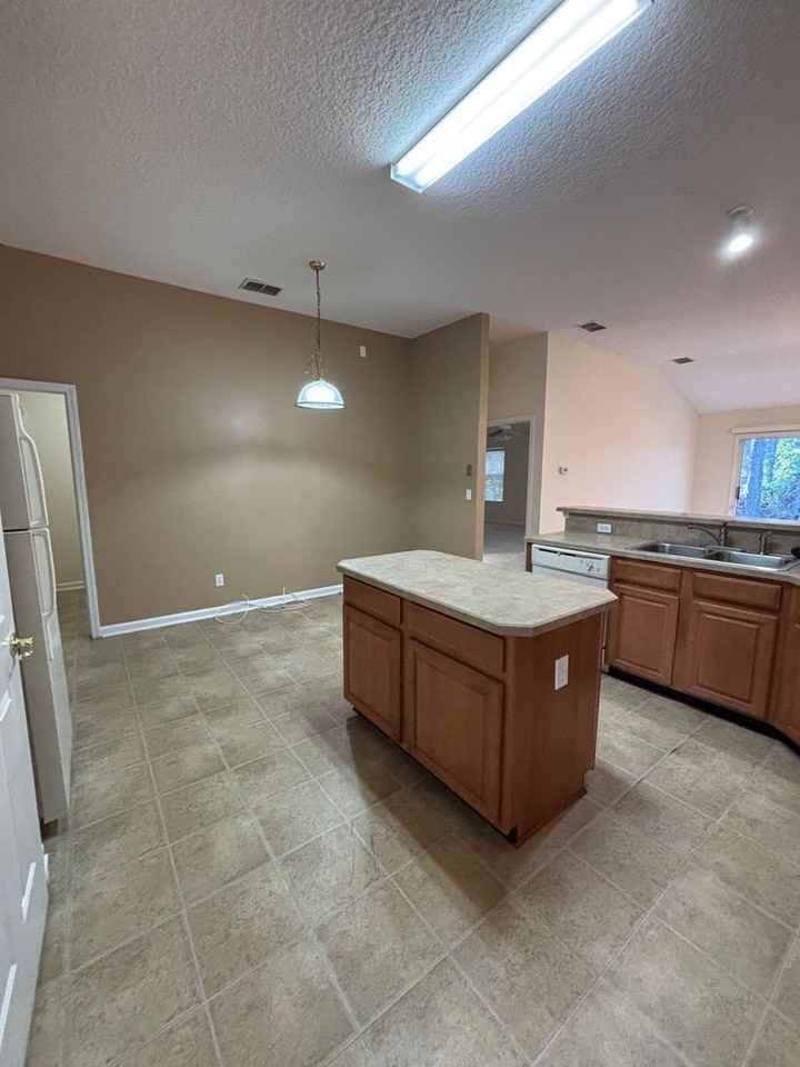 299 Johns Creek Pkwy - Photo 7 of 33