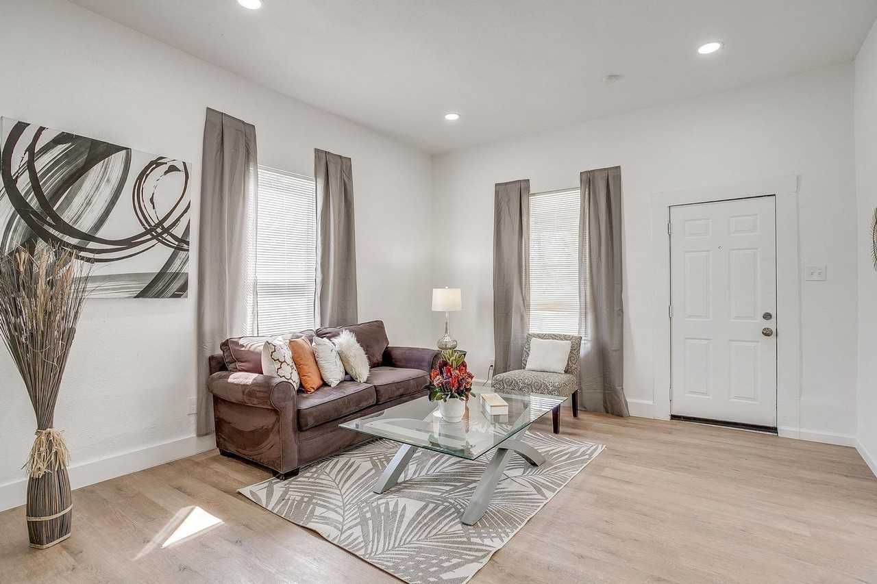 712 W Butler St - Photo 3 of 22