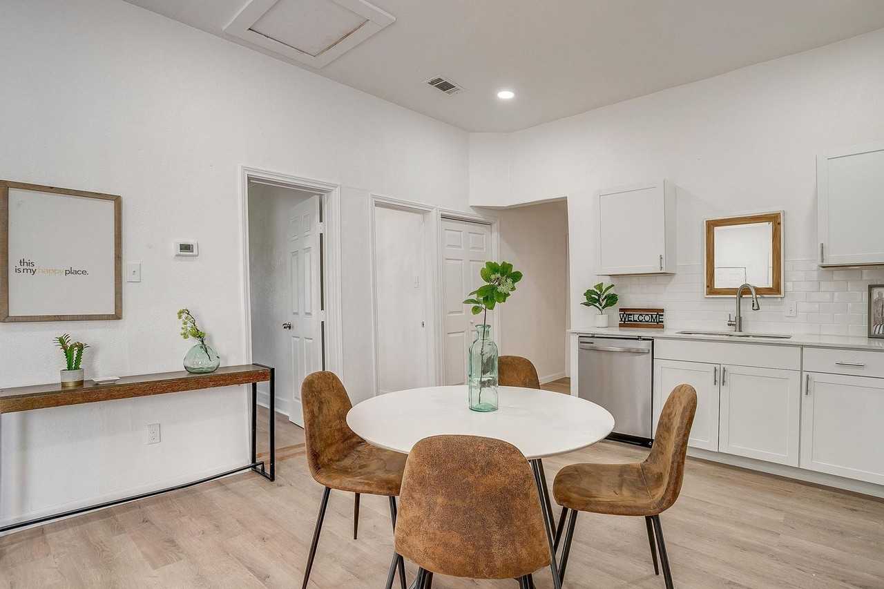 712 W Butler St - Photo 6 of 22