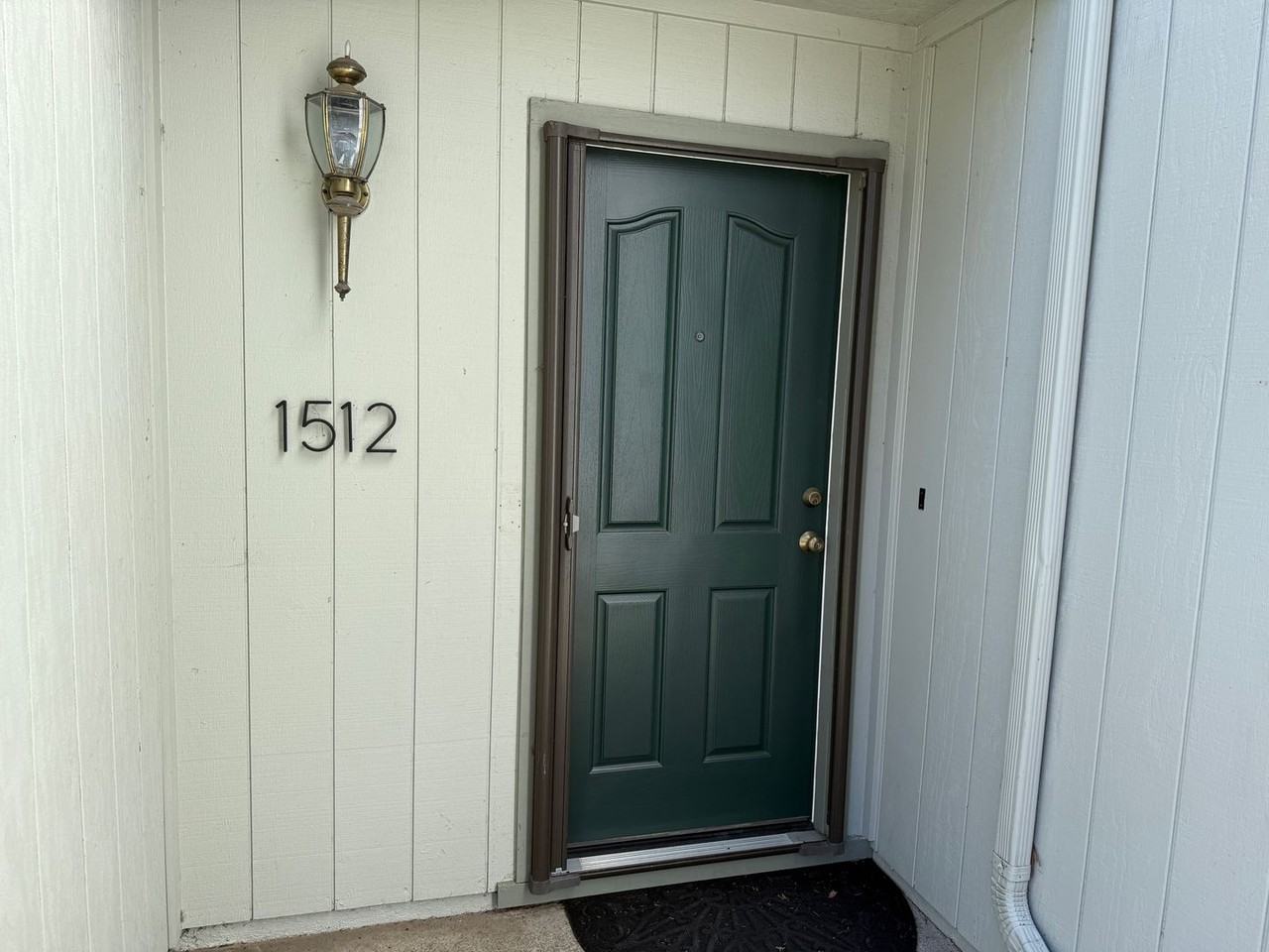 1512 Huddersfield Ct - Photo 2 of 28
