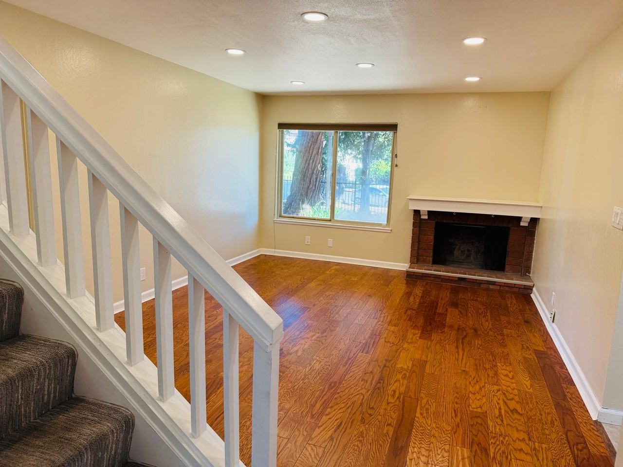 1512 Huddersfield Ct - Photo 3 of 28