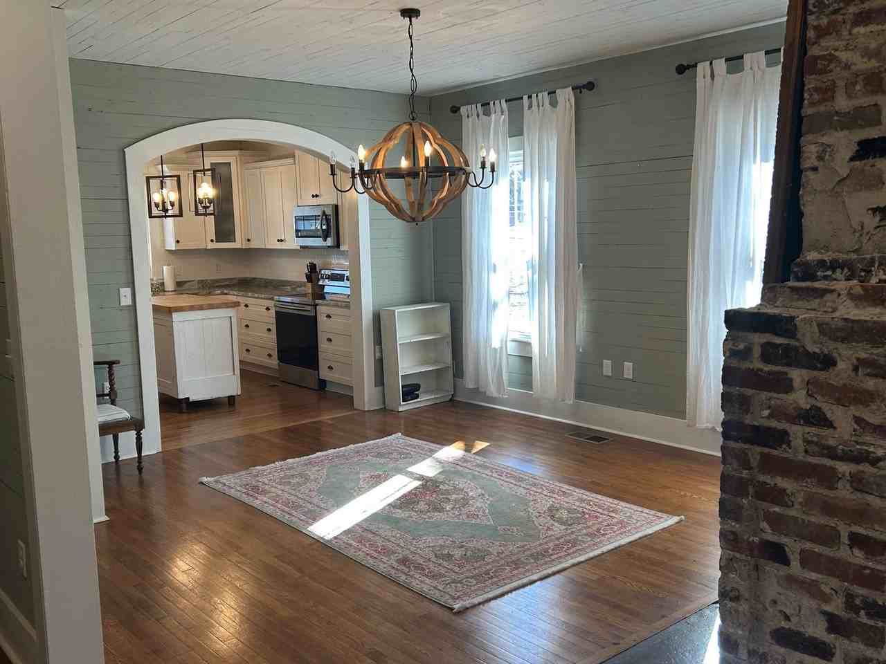 704 Barkley St Sw - Photo 4 of 20