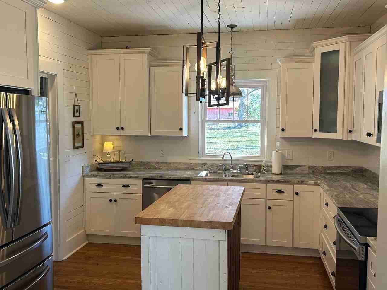 704 Barkley St Sw - Photo 6 of 20