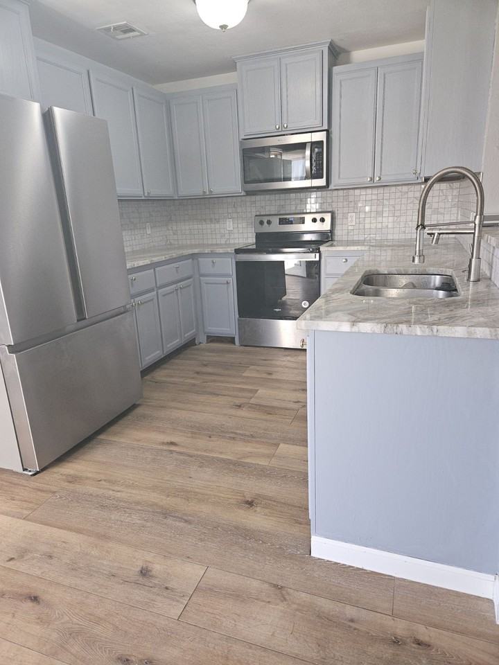 8501 North Phillips Avenue - Photo 2 of 11