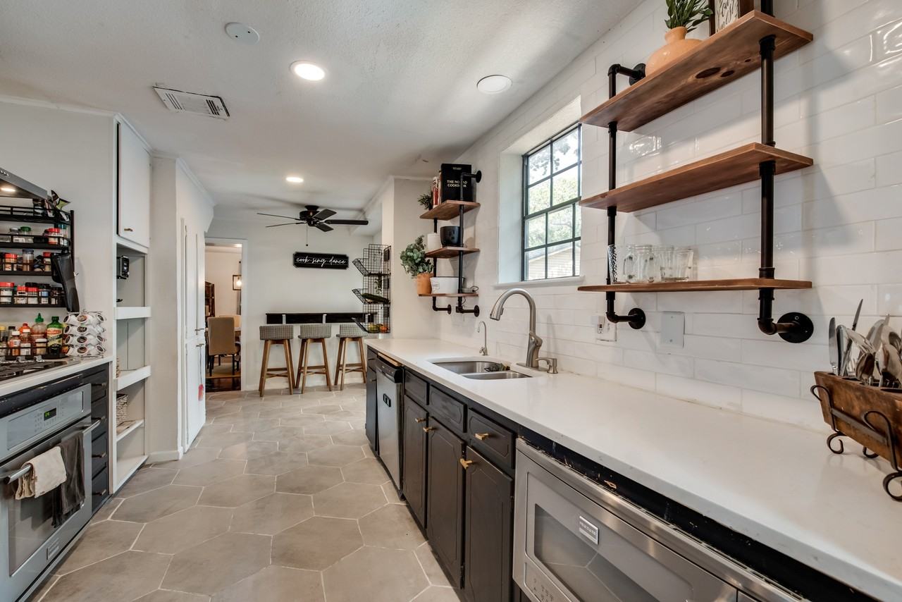 2320 Juniper Street - Photo 4 of 18