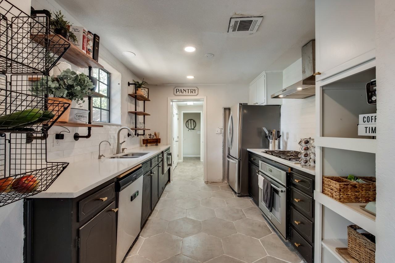 2320 Juniper Street - Photo 5 of 18