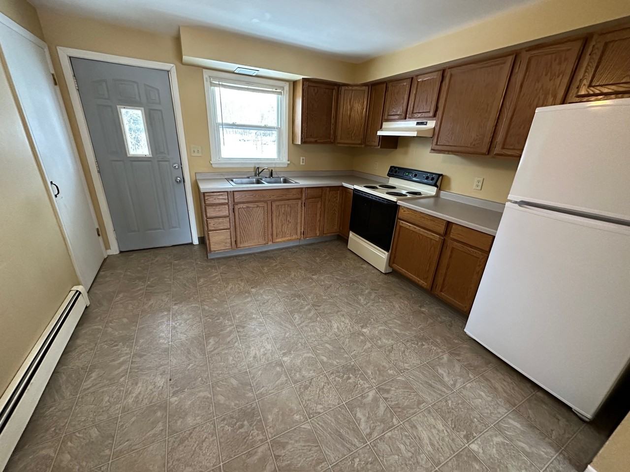 23456 Dogwood Ave #2 - Photo 2 of 7