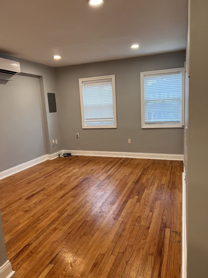 1012 48th St Ne #1 - Photo 2 of 10