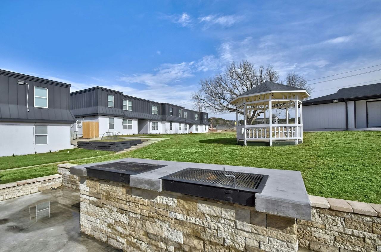 The LUX off Main - Photo 4 of 34