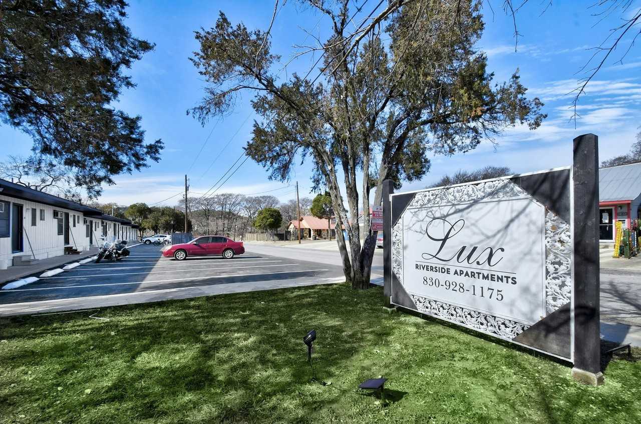 The LUX Riverside - Photo 2 of 29