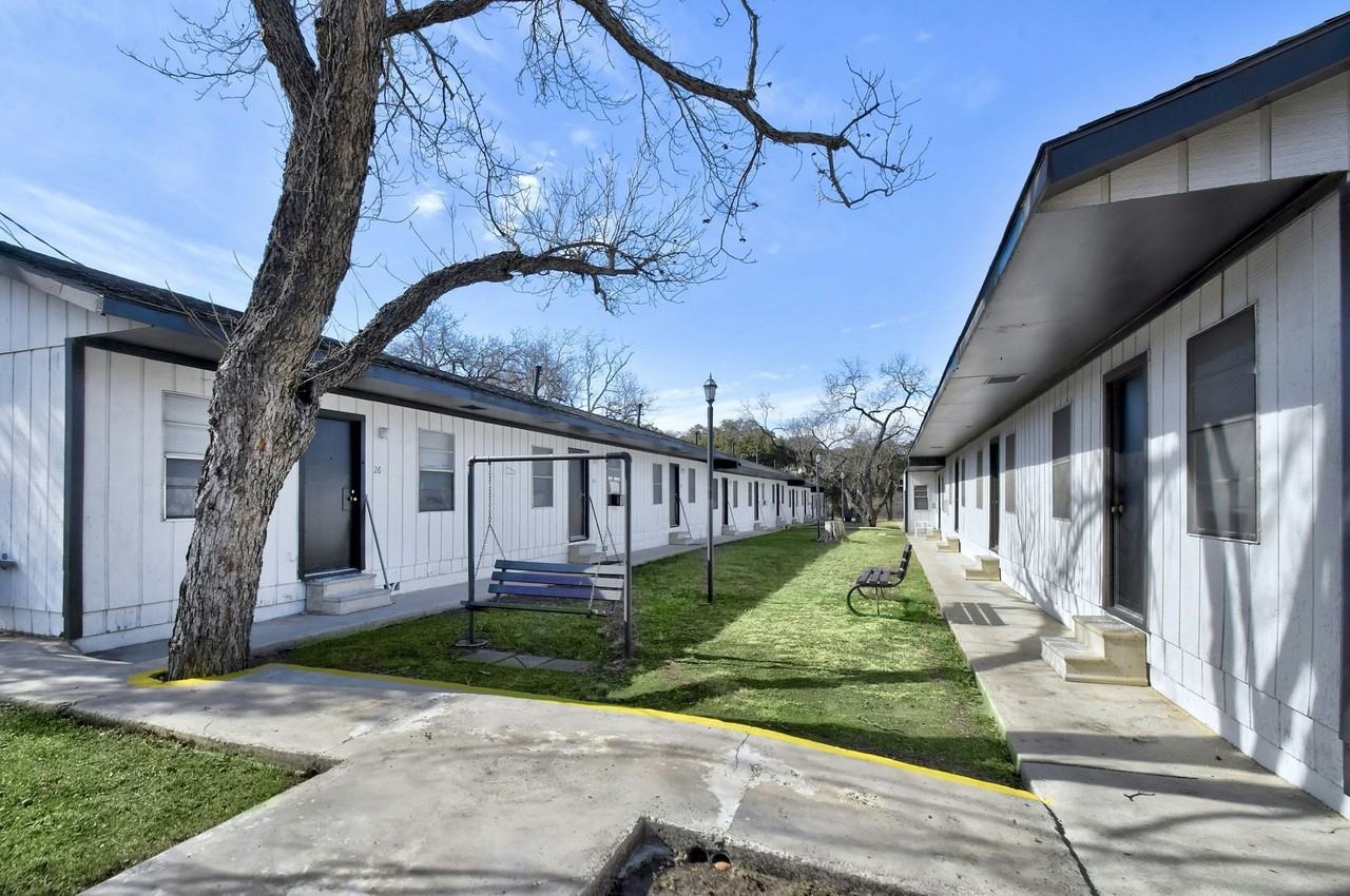 The LUX Riverside - Photo 3 of 29