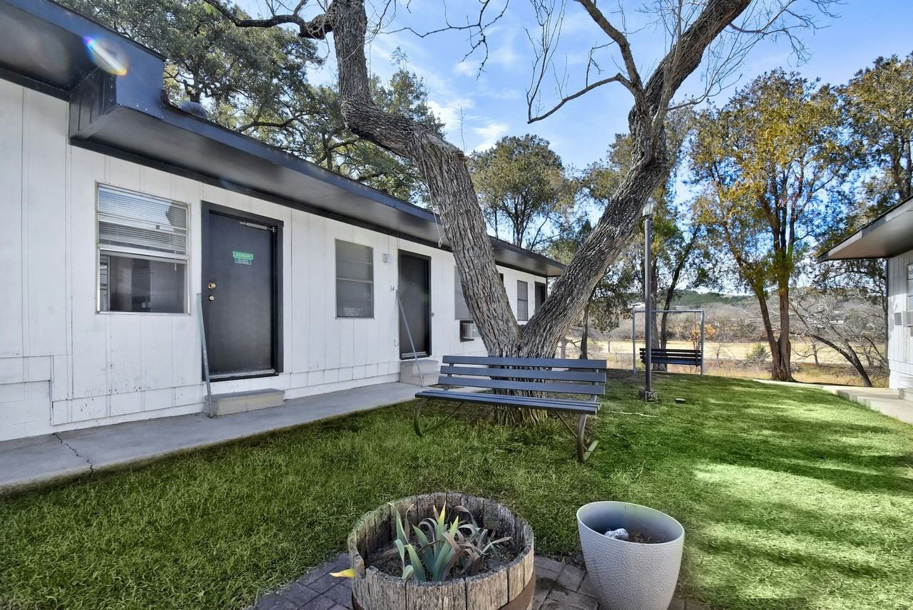 The LUX Riverside - Photo 5 of 29