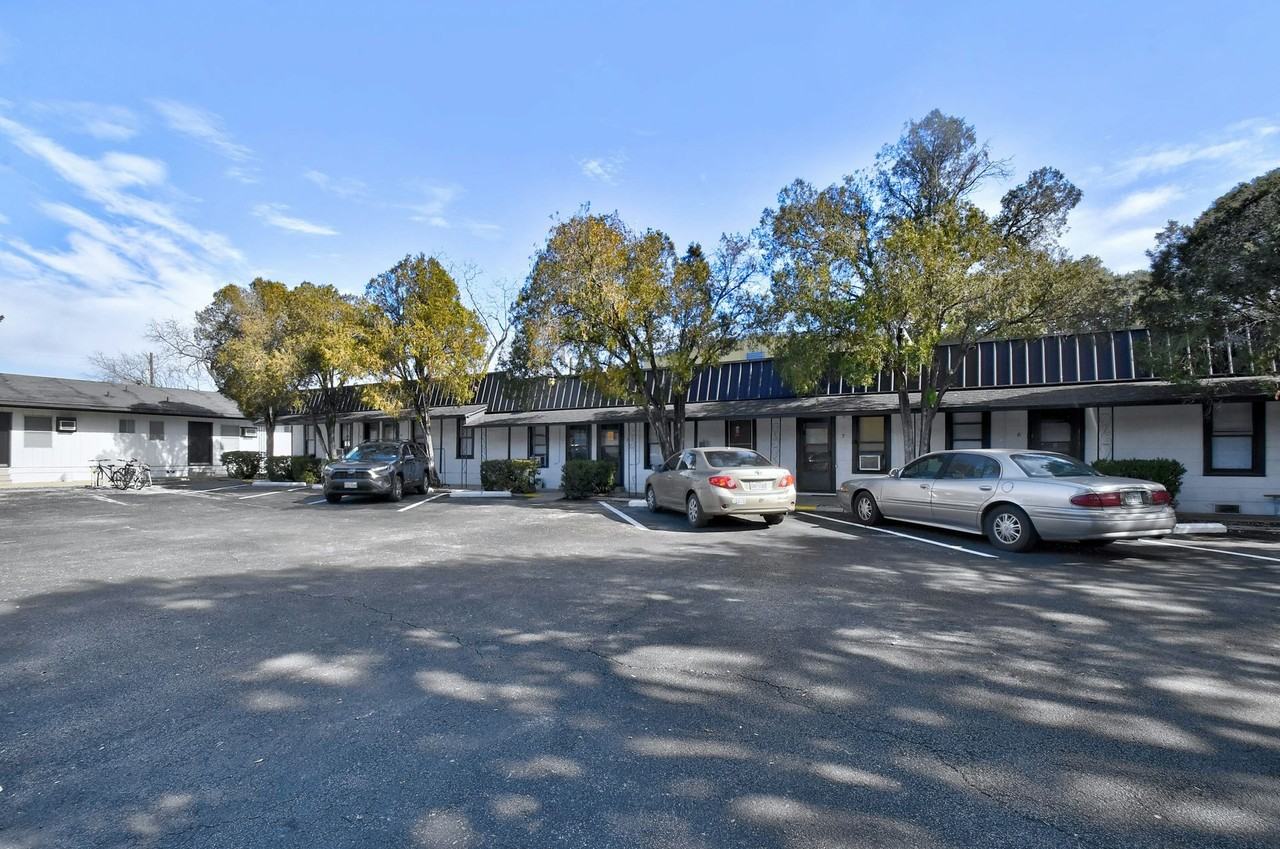 The LUX Riverside - Photo 7 of 29