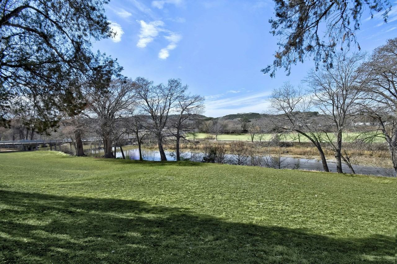 The LUX Riverside - Photo 6 of 23