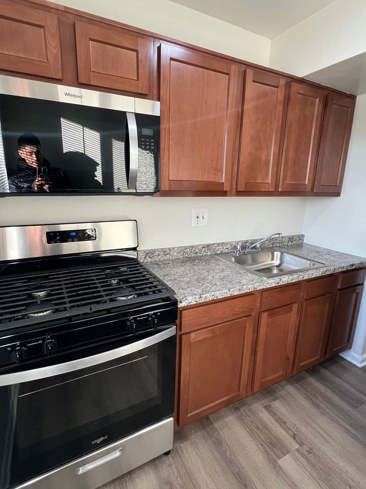 Queens Park Plaza Apartments - Photo 3 of 16