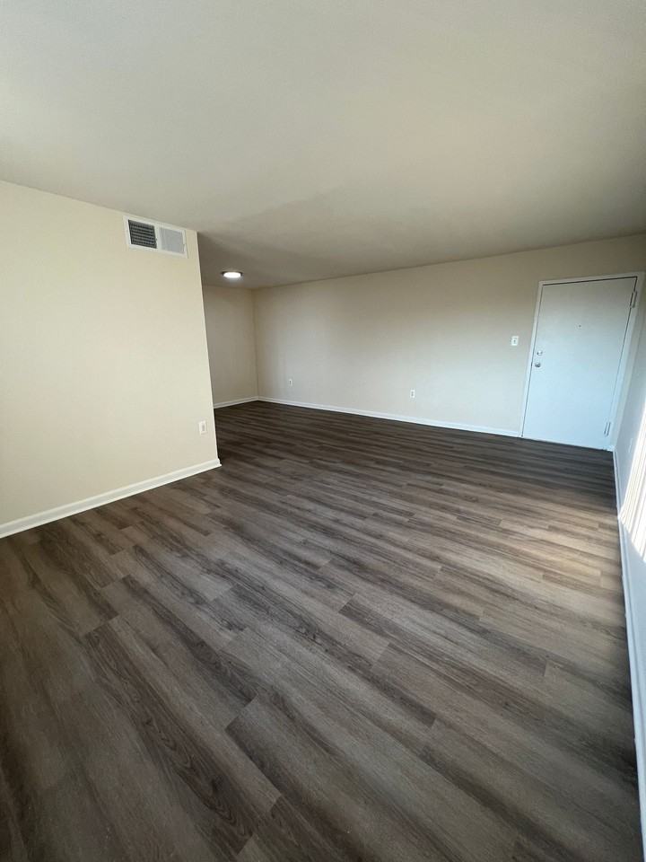 Queens Park Plaza Apartments - Photo 6 of 16