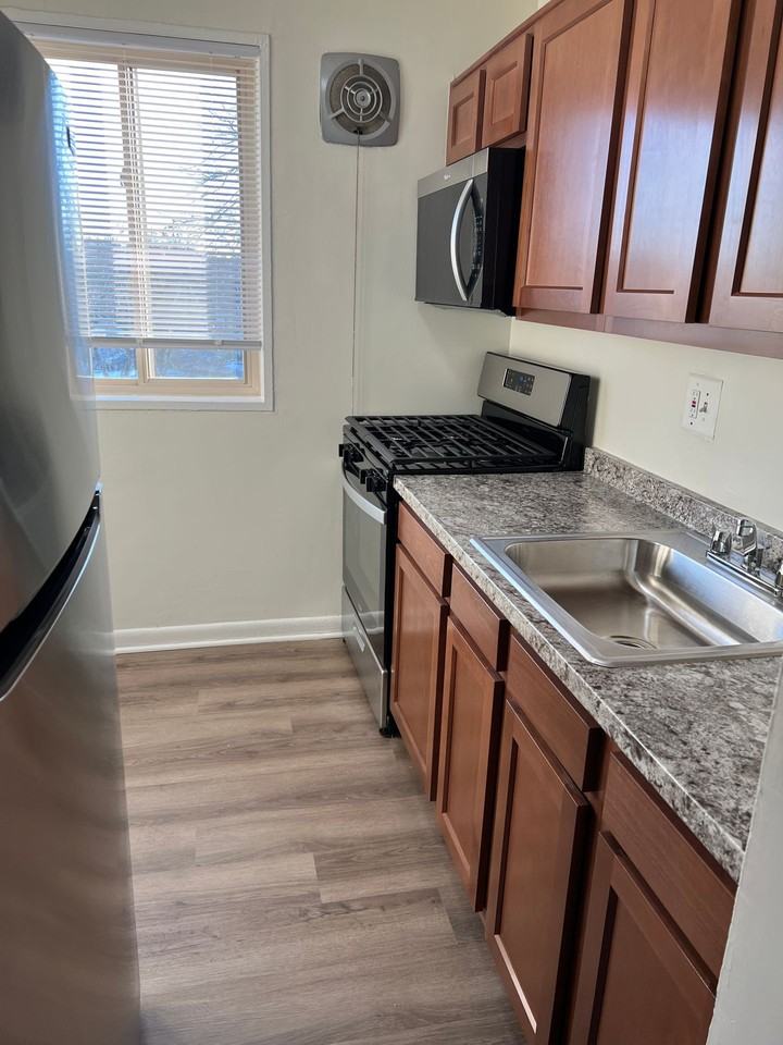 Queens Park Plaza Apartments - Photo 7 of 16