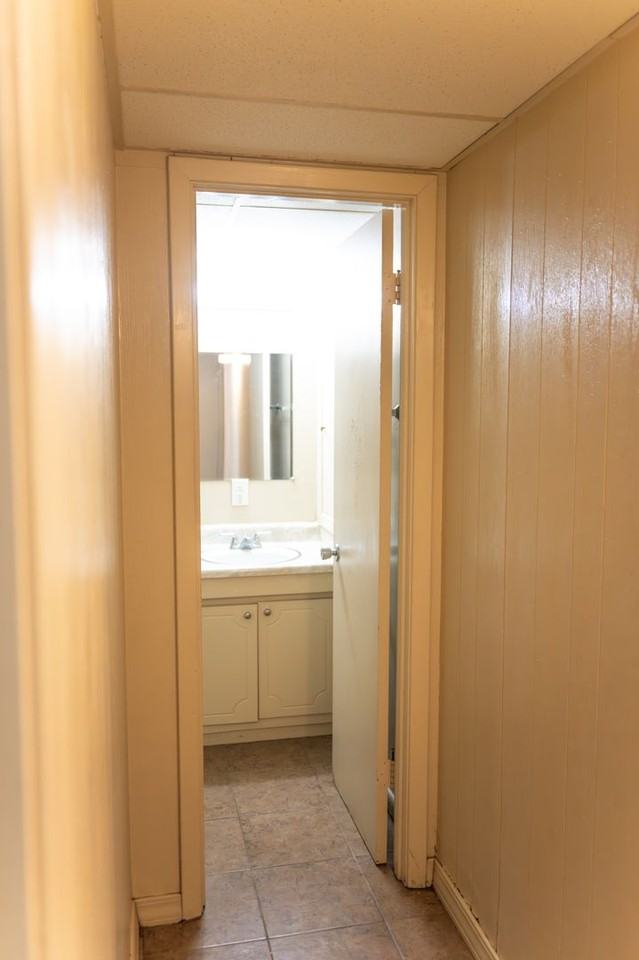 700 Gilman St - Photo 5 of 10