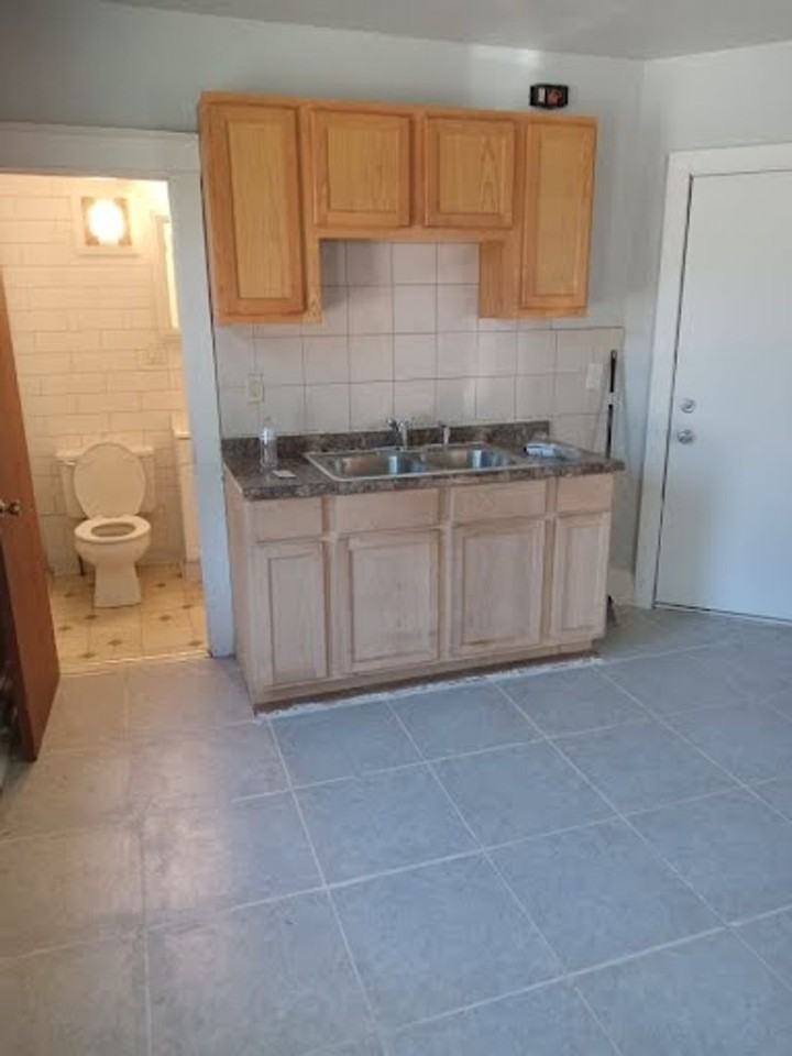 2319 S 17th St - Photo 2 of 6