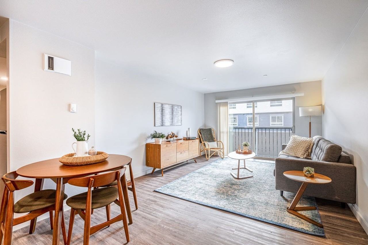 1650 NE Market Drive - Photo 4 of 7