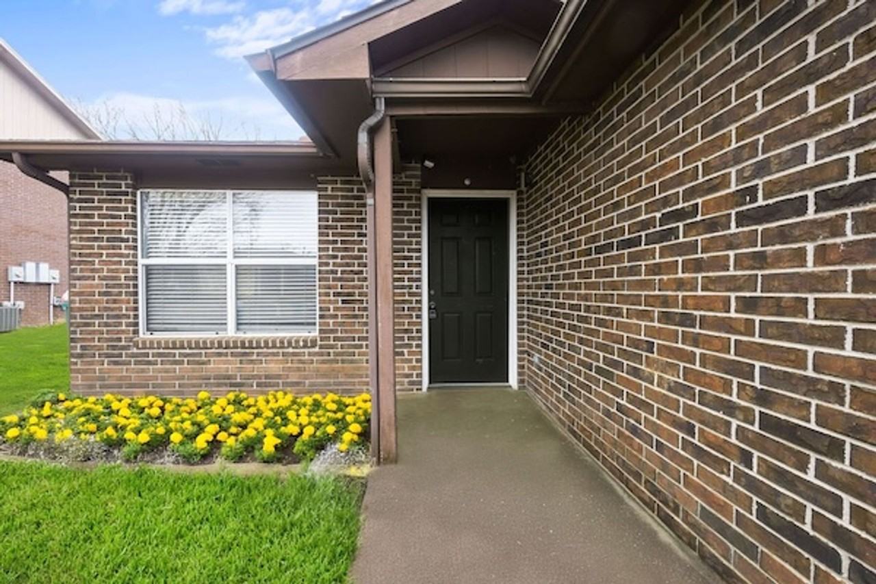 2404 Sam St - Photo 3 of 50