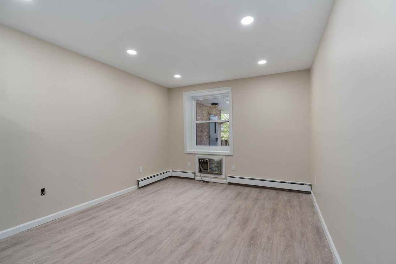 Railroad Manor - Photo 2 of 14