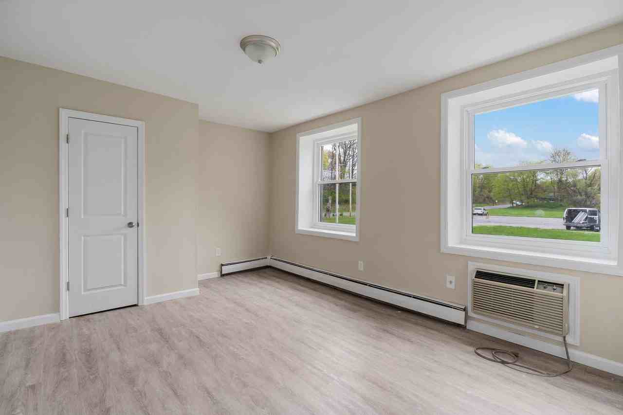 Railroad Manor - Photo 3 of 14