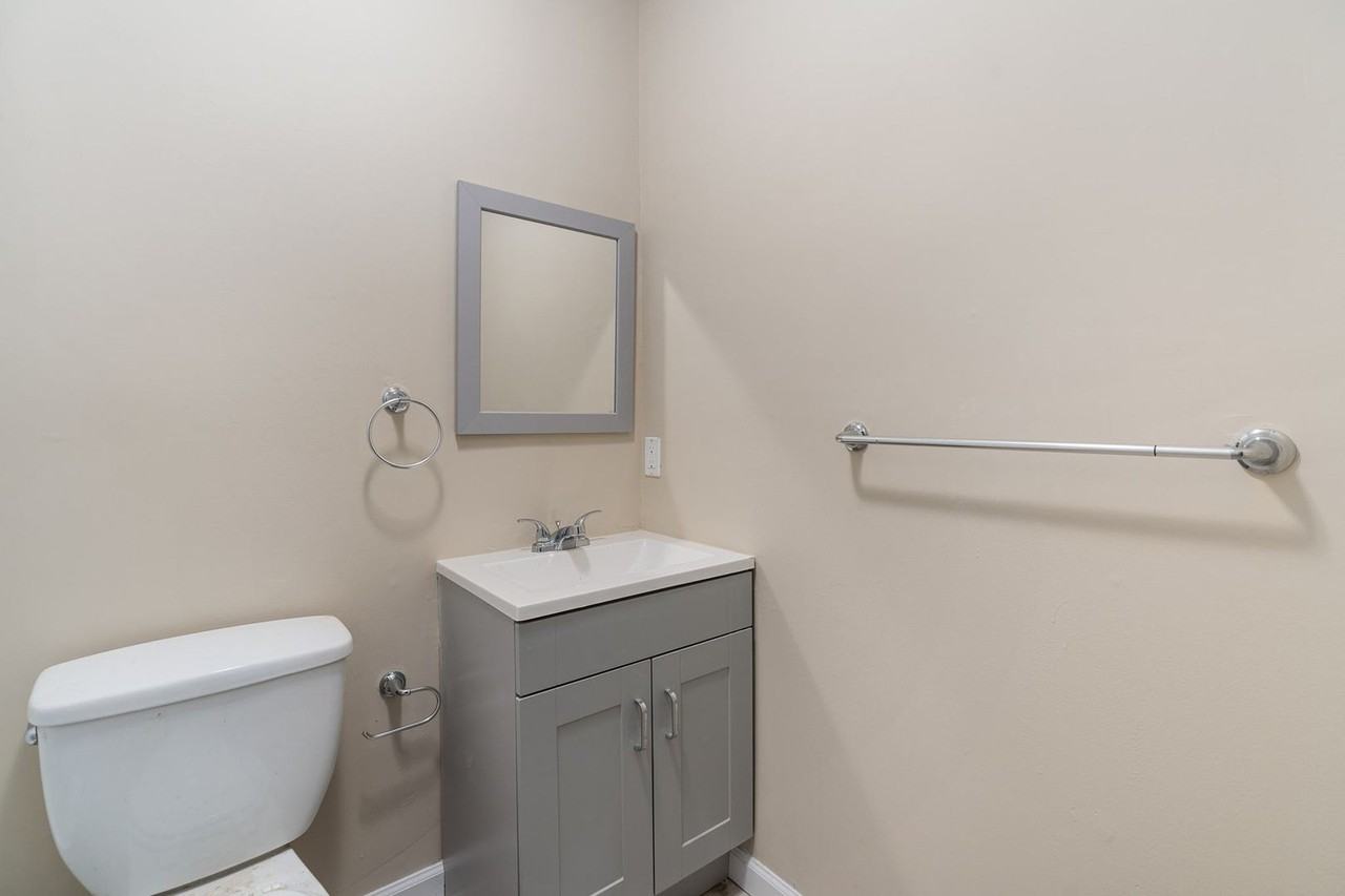 Railroad Manor - Photo 6 of 14