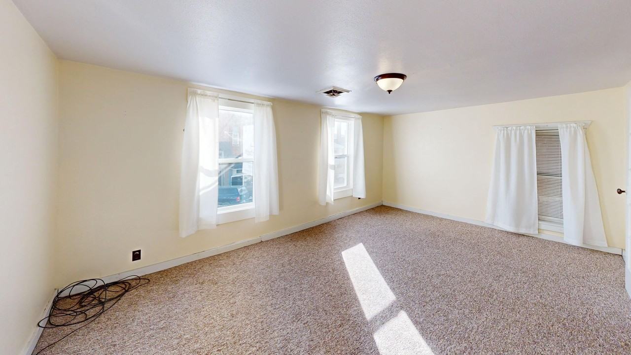 843 Water Ave - Photo 2 of 13