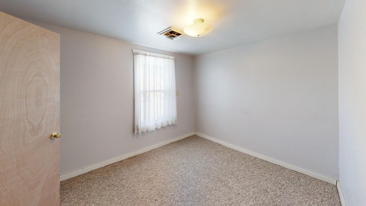 843 Water Ave - Photo 6 of 13