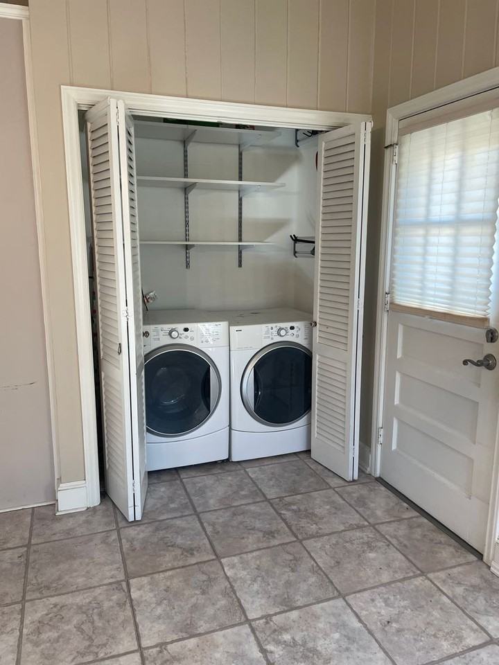 1726 Edgewater Dr - Photo 5 of 23